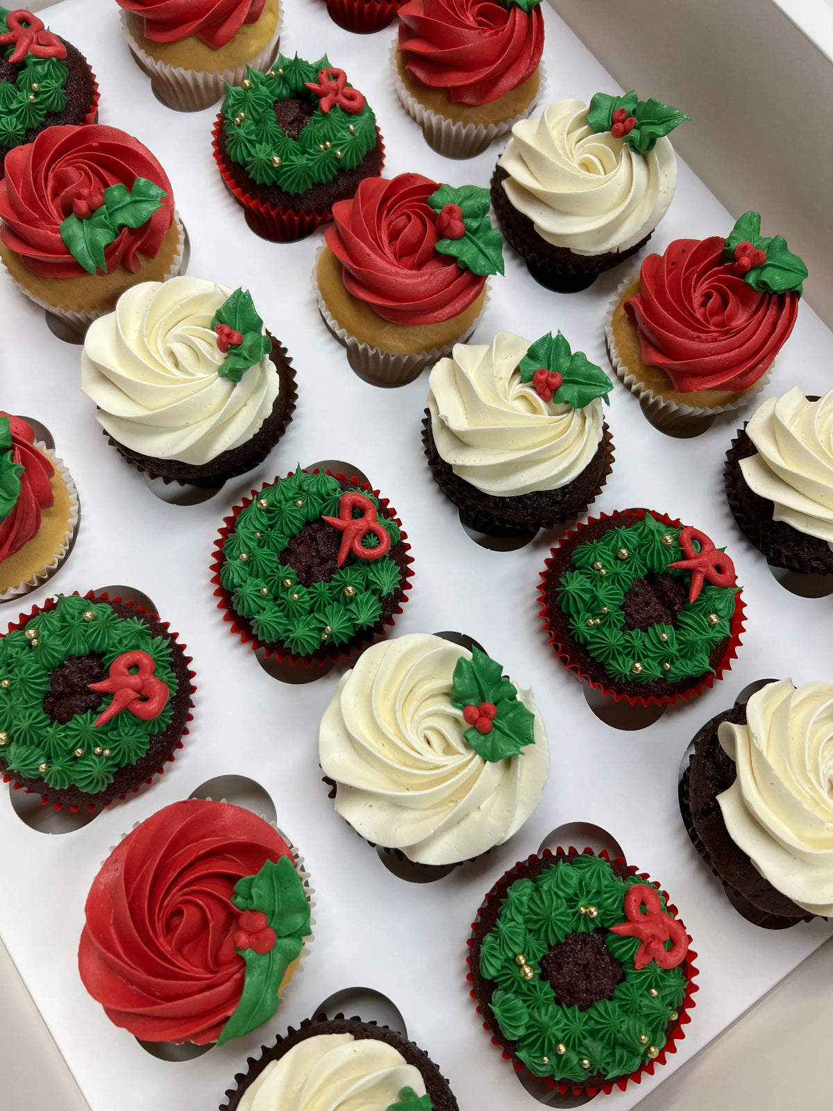 Brooki Christmas cupcakes with red, green and white frosting